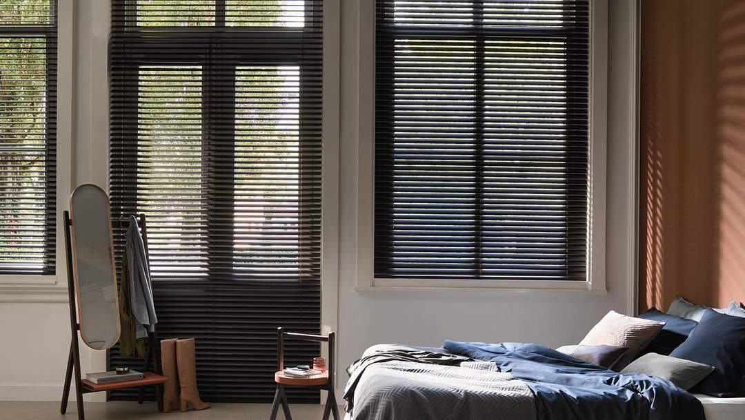 venetian blinds dark grey bedroom