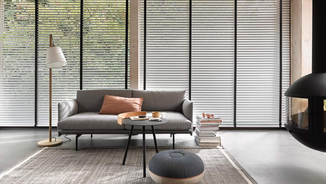 venetian blinds black and white living room